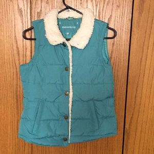 - Women’s puffer sleeveless vest